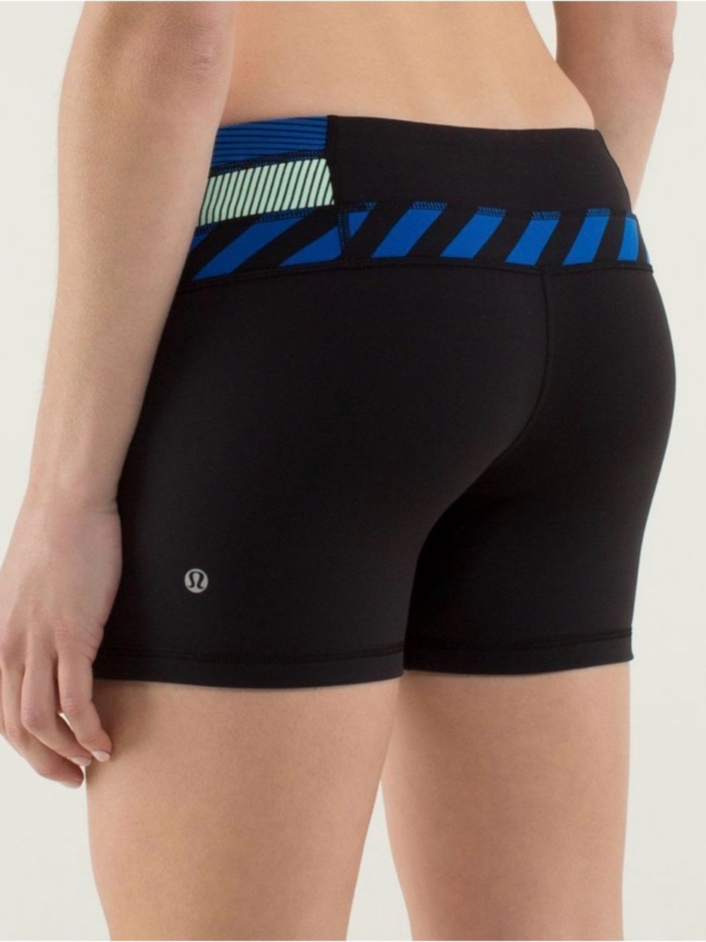 Lululemon Reverse Groove Shorts Black Blue Stripe Size 8